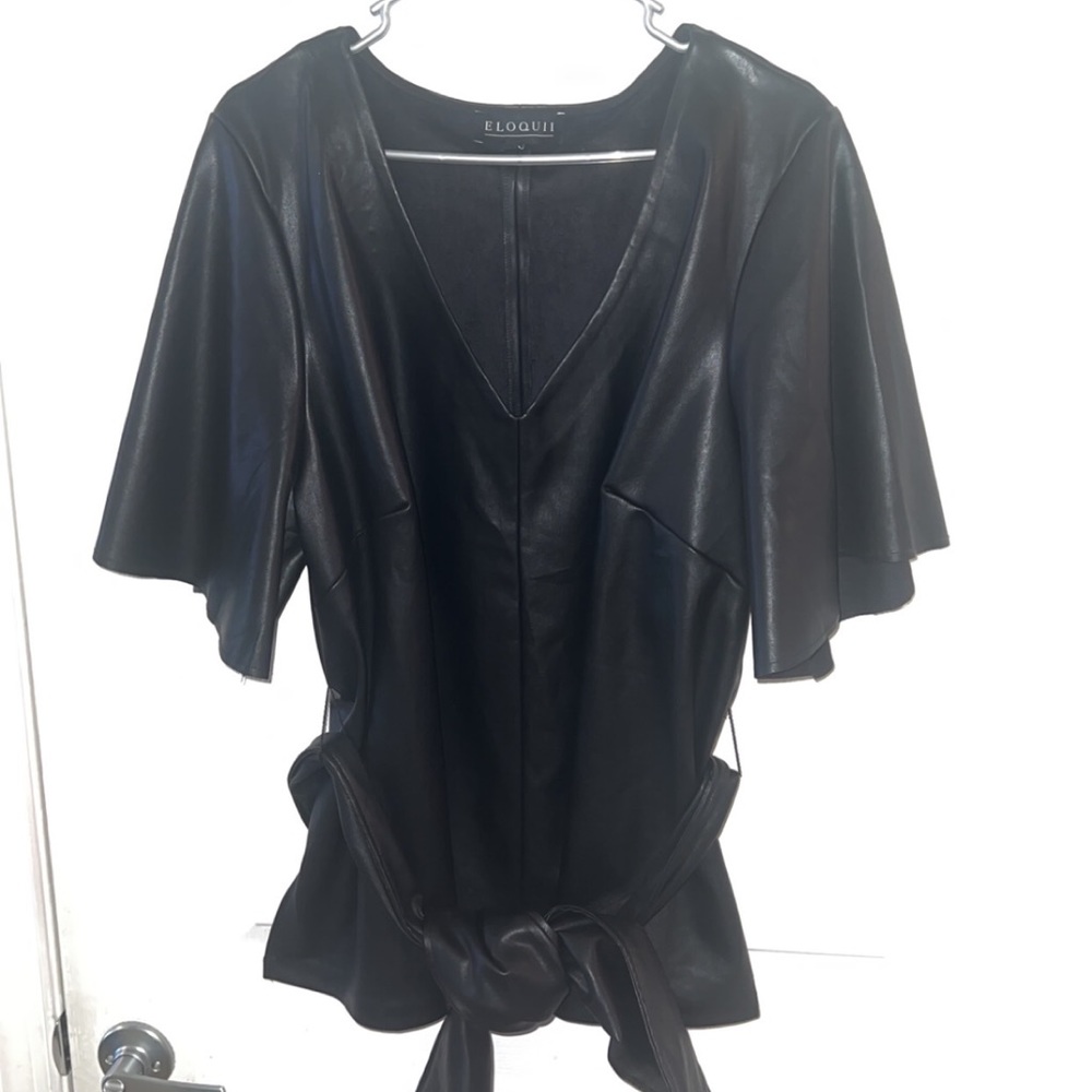 ELOQUI BELTED LEATHER TOP